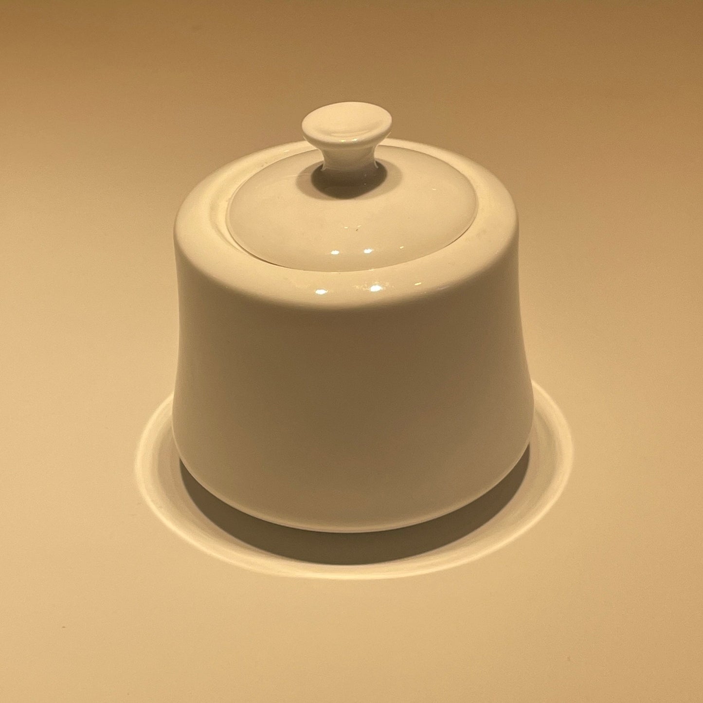 ~William-  Fine Bone China Sugar Bowl with Lid, 8.75 oz. (260mL), (0.5dz/cs)